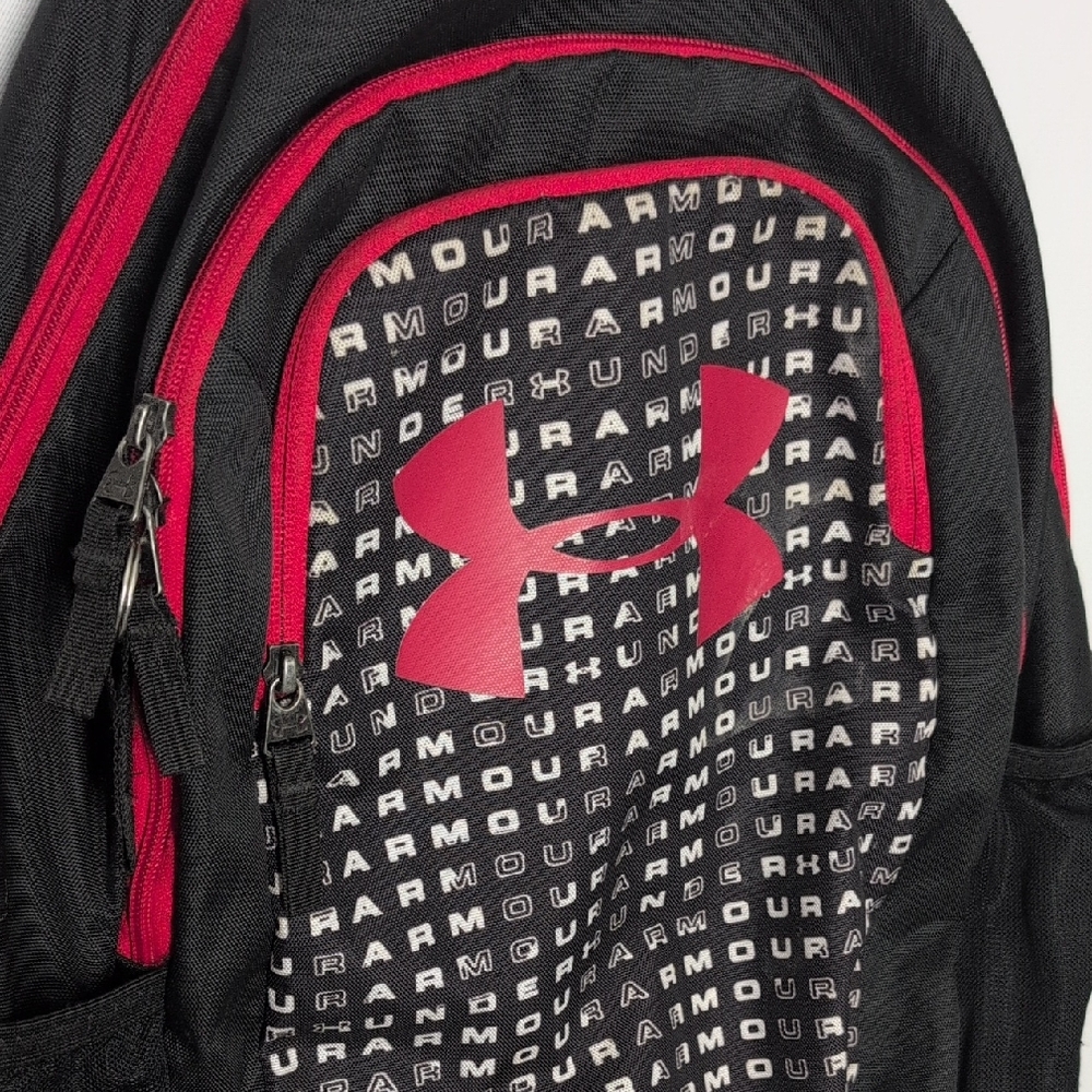 🚌 Under Armour Black and Red Logo Backpack